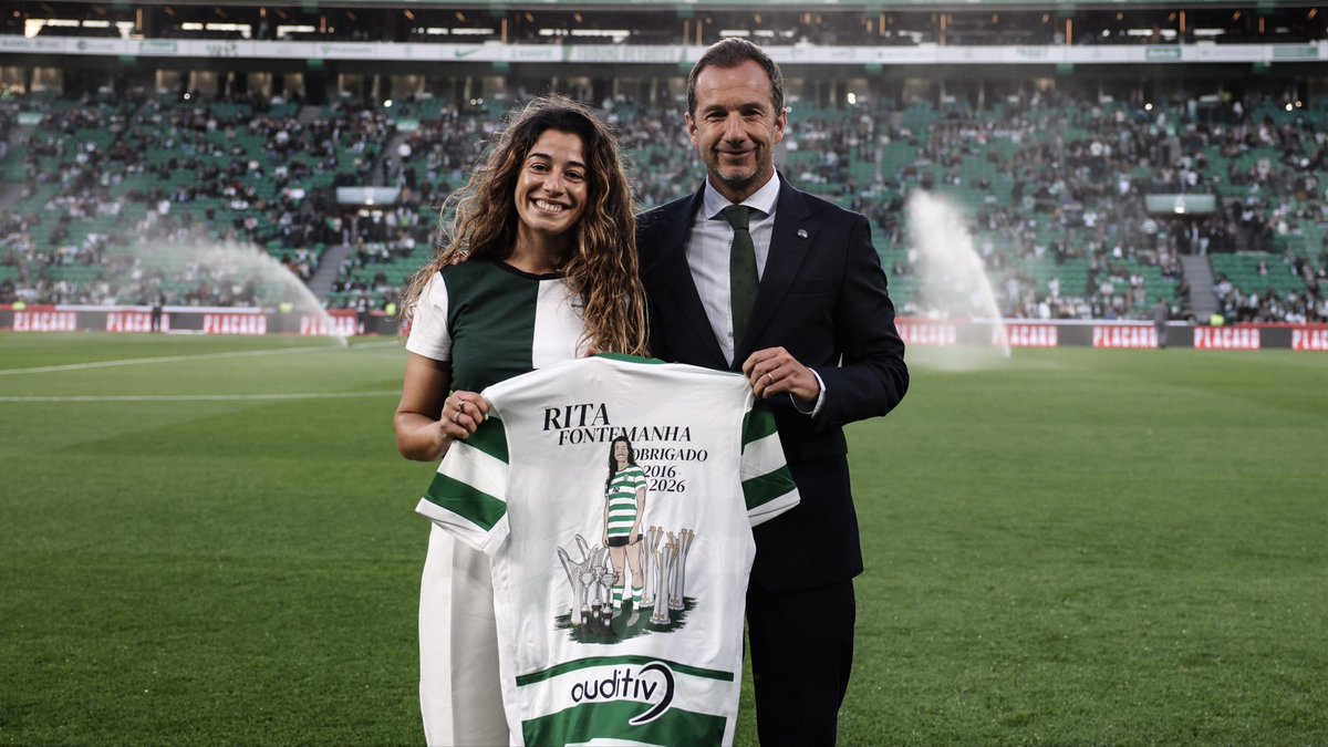 FutFemSCP's tweet photo. 🔟 épocas de Esforço, Dedicação, Devoção e Glória 🦁 

Obrigado por tudo, Capitã 💚 https://t.co/h10WkOoAIr
