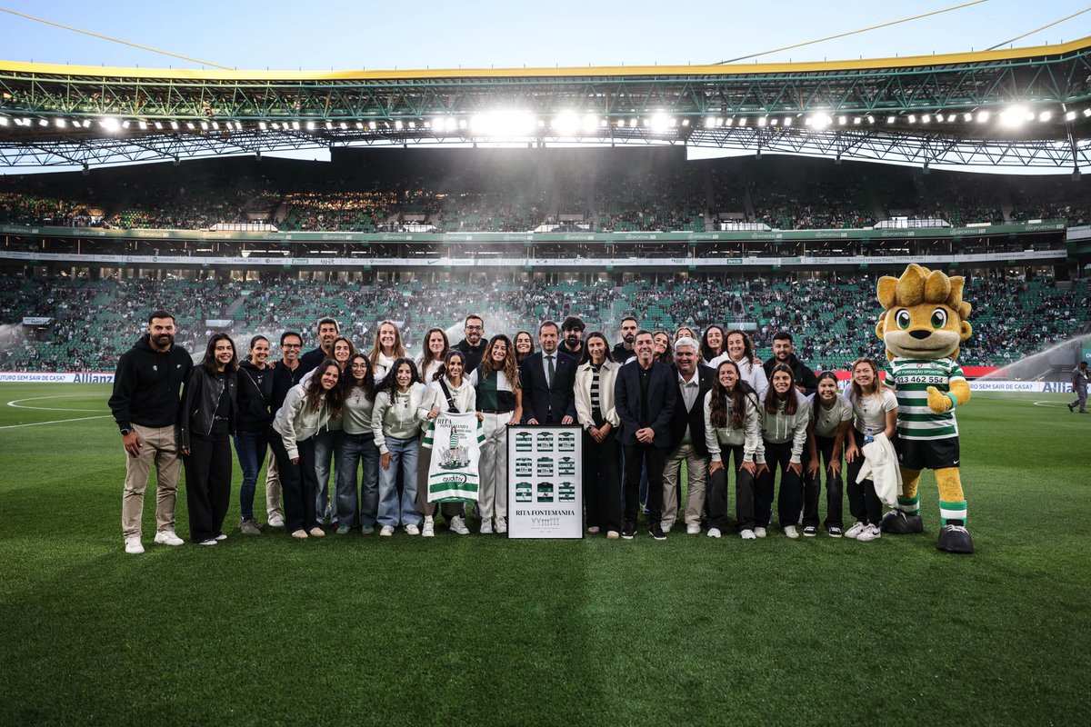 FutFemSCP's tweet photo. 🔟 épocas de Esforço, Dedicação, Devoção e Glória 🦁 

Obrigado por tudo, Capitã 💚 https://t.co/h10WkOoAIr