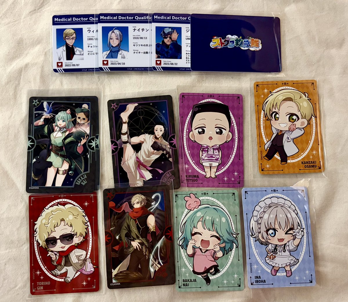_04210817's tweet photo. 【交換譲渡】ストグラ救急隊　過去グッズ

譲：画像参照
　　（2枚目のBJ、もまー（2種）はホロ仕様）

求：同種⚡️ or 定価

郵送でのお取引（近辺で現場が合えば直接も可）
お気軽にお問い合わせください

#ストグラ救急隊 https://t.co/6INiT8vk57