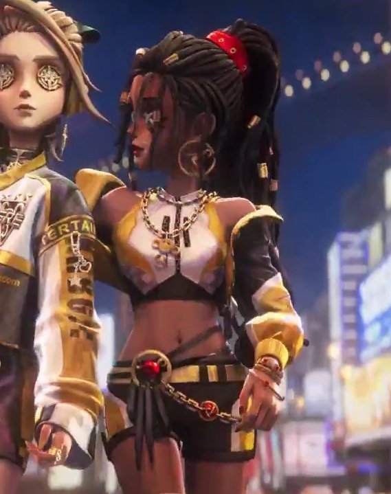 starts crying??? besides the stylization completely horribly eating up her facial features they gave her a lovingly large family...