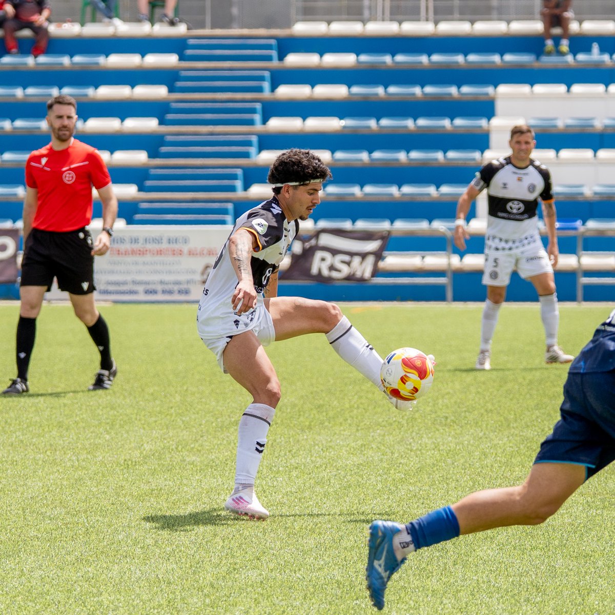 ClubAtlCentral's tweet photo. 📸 Galería fotográfica del partido del pasado domingo con la Real Balompédica Linense.

#SoñarEsGratis #DaleCentral https://t.co/UsX40eFC5k