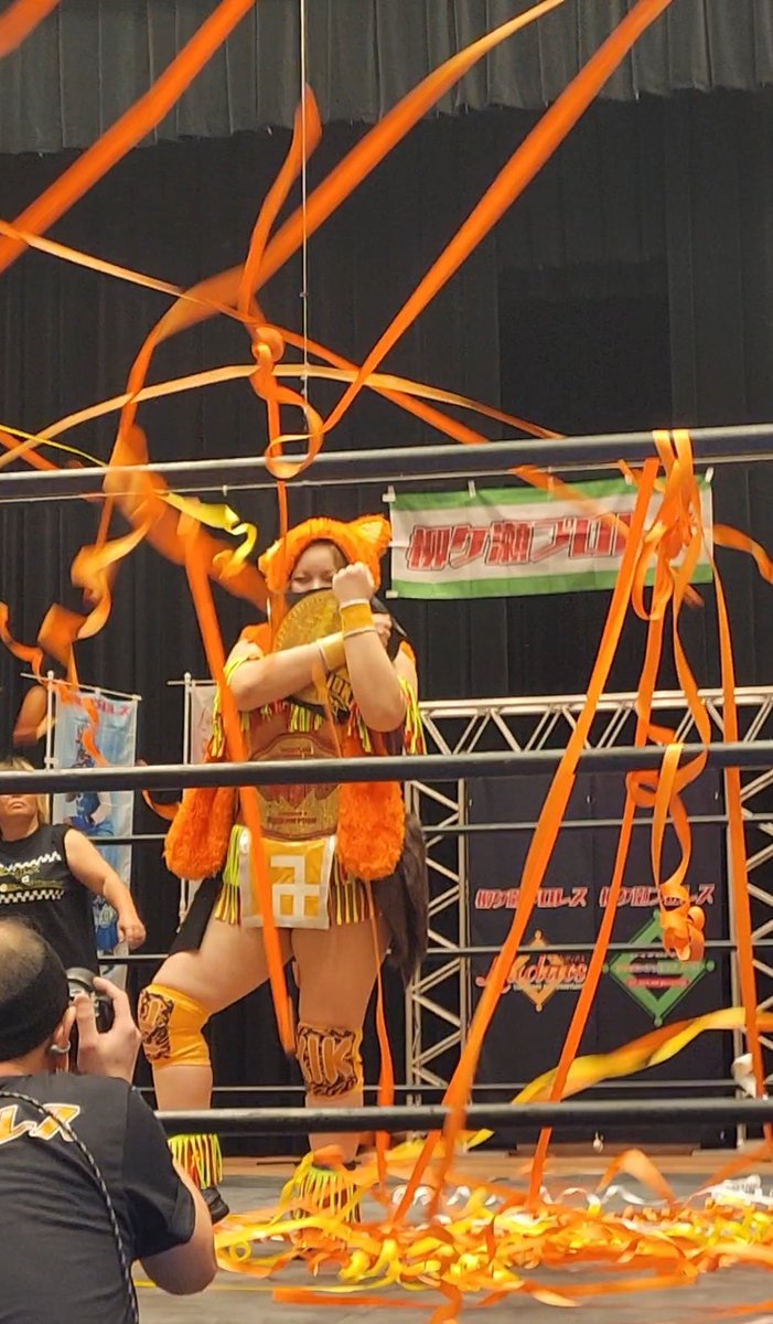 manji_oshi's tweet photo. 2026.5.4
#柳ケ瀬プロレス旗揚げ9周年記念大会
皆に愛されてる #マリ卍
紙テープの量多い😊
育ててきた #星乃純奈 の初勝利良かったね👍
#柳ケ瀬プロレス
#Ladius
#コスケンプロレス https://t.co/SdiZyyzooD