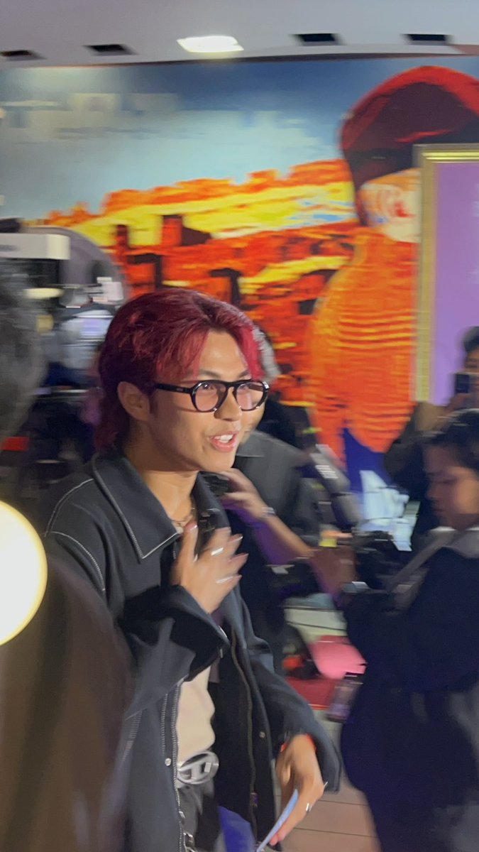 PULPMagazinePH's tweet photo. Cup of Joe’s lead vocalist Gian Bernardino is here at the grand premiere night of Fyang Smith and JM Ibarra’s film, “Almost Us.”

#AUGrandPremiereNight #GianBernardino #PULPMagazine https://t.co/KjtDPPE6v2