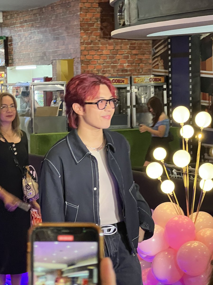 PULPMagazinePH's tweet photo. Cup of Joe’s lead vocalist Gian Bernardino is here at the grand premiere night of Fyang Smith and JM Ibarra’s film, “Almost Us.”

#AUGrandPremiereNight #GianBernardino #PULPMagazine https://t.co/KjtDPPE6v2
