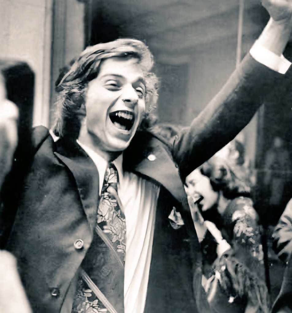 ConrothN's tweet image. In October 1975, at age 18, Polish pianist #KrystianZimerman stepped onto the stage of the IX International Chopin Piano Competition in #Warsaw and delivered a performance that immediately catapulted him to international fame. 👏🎶🎹