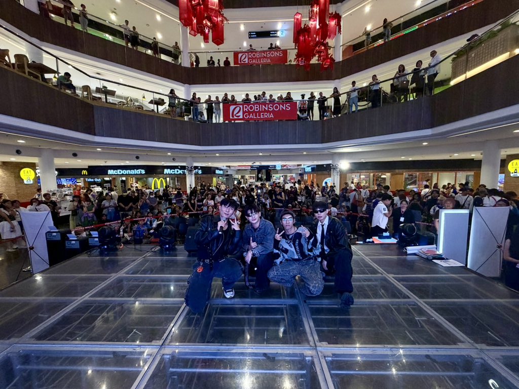 Robinsons Galleria, we felt the fire and the vibe! ❤️‍🔥

Thank you so much to <a href="/kpopconph/">KPOPCON - Philippine KPOP Convention</a> for the opportunity to perform at this year's Kpop Open Stage 🎊

시랑해요, L7VES 🖤

📸: Xave Mercolita

#KeepItALLiV #ALLiV #PPOP 
#KpopOpenStage #KpopCon