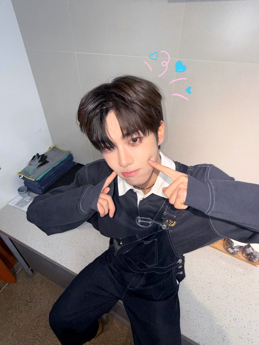 MODYSSEYWORLD's tweet photo. 🐥👖

#MODYSSEY #모디세이
#GotHooked #AddictiveSymphony
#HOOK #훜 https://t.co/rFD4KaVcGT