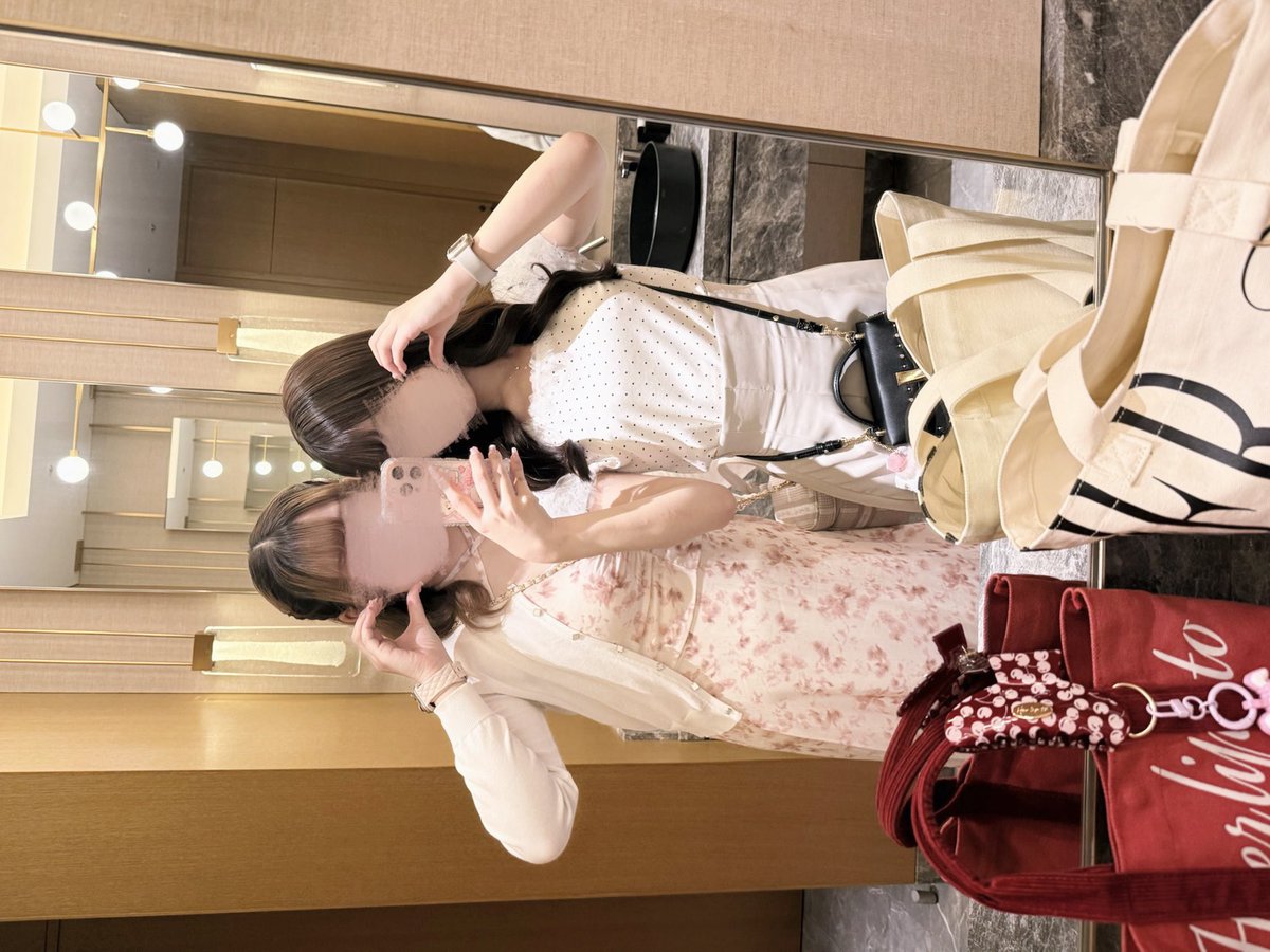 Watachan_53's tweet photo. ウェスティン横浜で入所とお誕生日一緒にお祝いした➰💖
土日祝限定のパフェ美味しかった🍓⸝⸝꙳ https://t.co/R1aPyYsErf