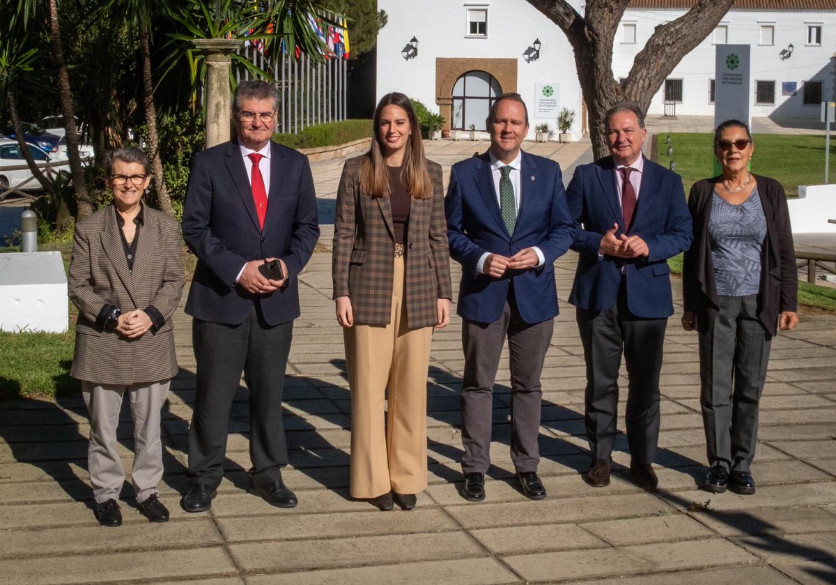 DipuHU's tweet image. 🌎🤝🌍 El presidente, @toscanodavid, interviene en el III Encuentro Iberoamericano #LaRábida: Generación de #Conocimiento e #Innovación en el Espacio #Iberoamericano de #EducaciónSuperior y agradece a la @UNIAuniversidad por impulsar este Foro 
Audio🗣️ acortar.link/xGMcfe