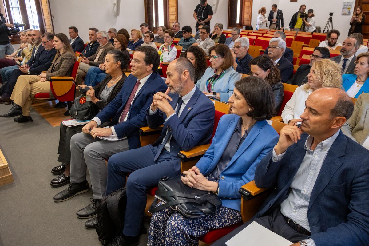 DipuHU's tweet image. 🌎🤝🌍 El presidente, @toscanodavid, interviene en el III Encuentro Iberoamericano #LaRábida: Generación de #Conocimiento e #Innovación en el Espacio #Iberoamericano de #EducaciónSuperior y agradece a la @UNIAuniversidad por impulsar este Foro 
Audio🗣️ acortar.link/xGMcfe