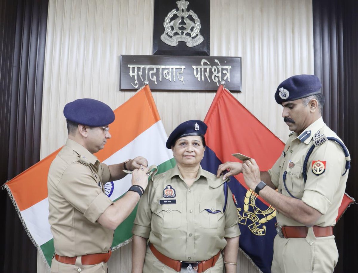.<a href="/digmoradabad/">DIG Range Moradabad</a> <a href="/IPSMUNIRAJ/">Muniraj Gobu</a> G द्वारा परिक्षेत्र के जनपद मुरादाबाद की अभिसूचना इकाई में तैनात निरीक्षक श्रीमति आभा शर्मा को पुलिस उपाधीक्षक के पद पर पदोन्नत होने पर Pipping Ceremony में प्रतीक चिन्ह लगाकर बधाई देते हुये उनके उज्जवल भविष्य की कामना की गयी।
#UPGovt 
#UPPolice
