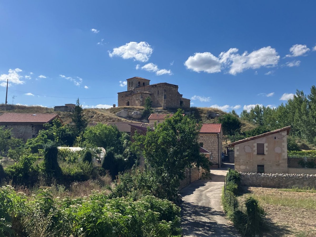 HispaniaNostra's tweet photo. #ListaRoja | 📣 La Iglesia de Santa Eulalia de Mérida en Arconada de Bureba (#Burgos) acaba de entrar en la Lista Roja del Patrimonio de Hispania Nostra 🚩 por estar al borde del colapso.
📸 Cedida a Hispania Nostra
https://t.co/3uplc22ahp https://t.co/pjTkJ3kxGp