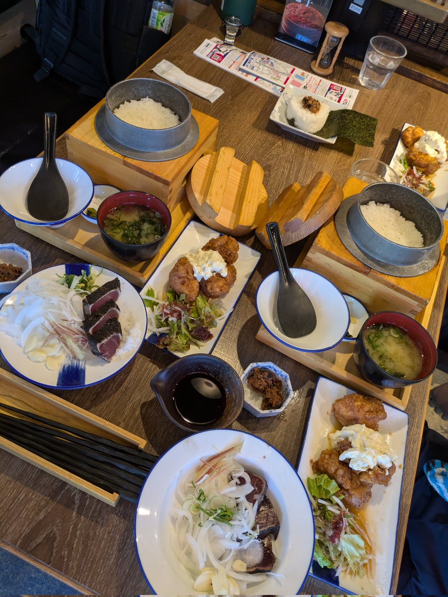 Vader_Hammer's tweet photo. そんでもって

ハーバーランドでランチ🍴

美味しかったぁ〜😋

#ランチ
#ハーバーランド
#龍神丸 https://t.co/jla1tLTRMp