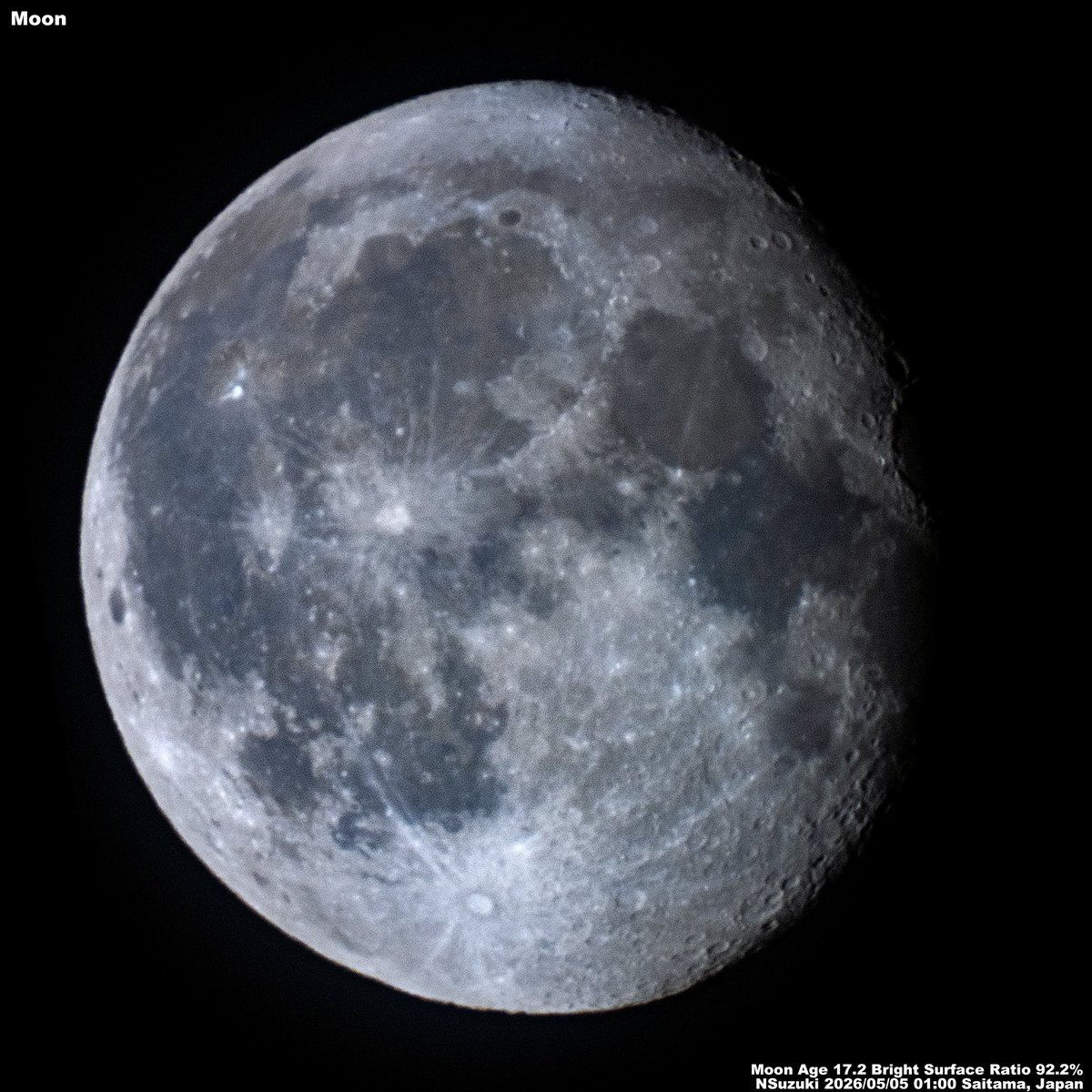naochansuzuki's tweet image. 居待月
強風だったので部屋の中から撮影できるの助かる

#月 
#moon 
#居待月 
#満月 
#moonphotography