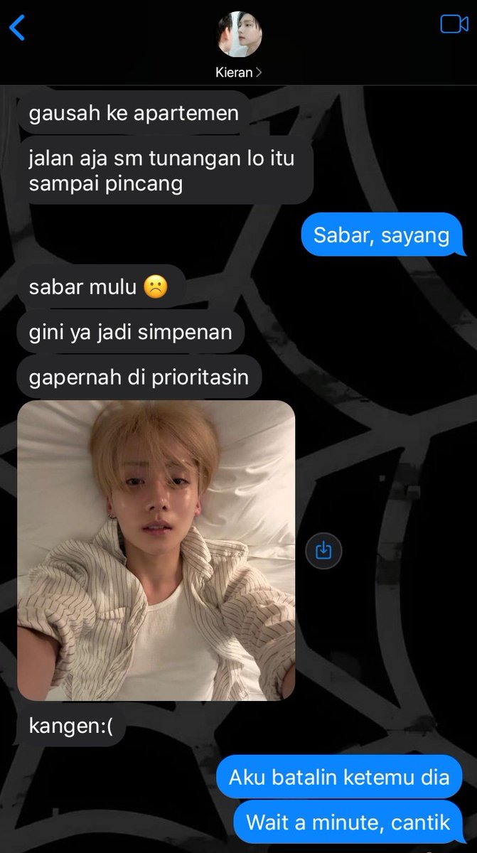 mysangleoz's tweet photo. — a leowon au by kenya

Harvey (L-eo) seorang soloist yang sudah bertunangan harus menyetujui sebuah projek dan mengambil peran utama di film BL dengan mantannya sendiri, yaitu Kieran (S-angwon) yang merupakan aktor BL terkenal dan berpengalaman. https://t.co/1Tr4xMoCjI