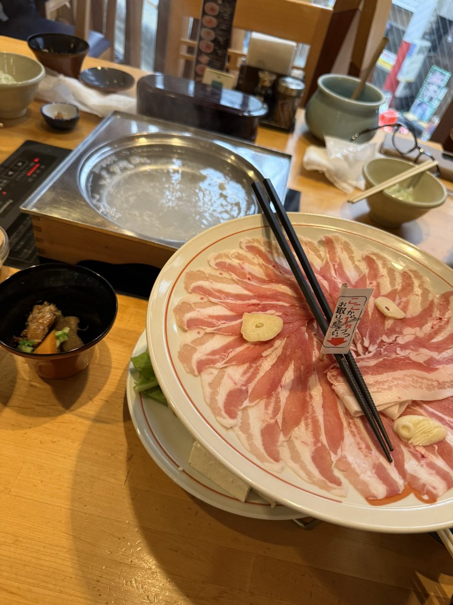 2000220mggt's tweet photo. パチ屋かと思った https://t.co/WEYNOUK7y4