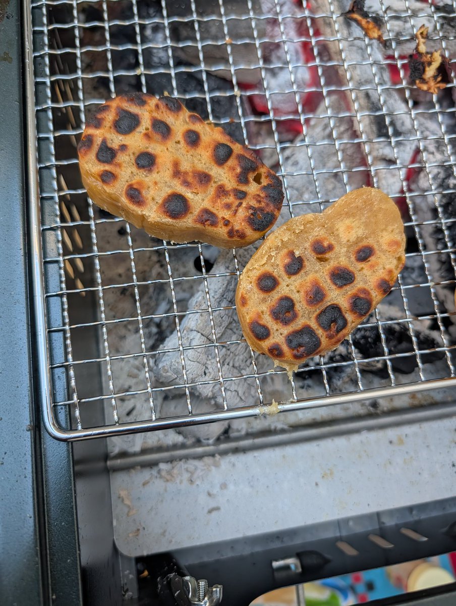 バーベキューのオヤツは

こっぱもち！

美味しいとよ！

こっぱもち！！