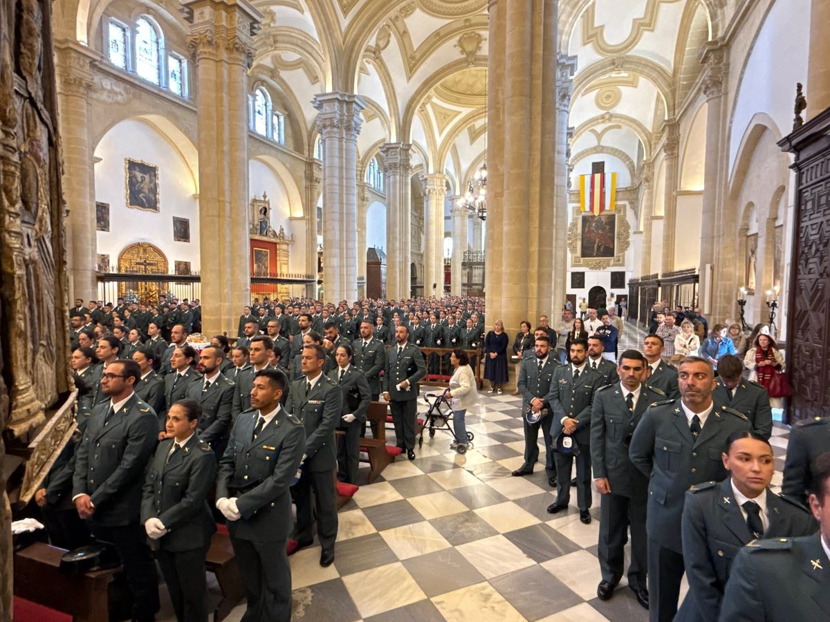 MqGuardiaCivil's tweet photo. En la tarde de este lunes, la S.I. Catedral de Baeza se convirtió en escenario de un emotivo acto cargado de tradición y solemnidad: la Eucaristía y Bendición de Tricornios de la 131ª Promoción de la Academia de Cabos y Guardias de la Guardia Civil.

📸 Pedro Narváez

#Baeza https://t.co/2o11bKIcP7