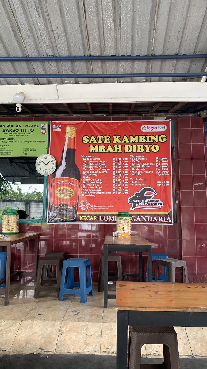 meuffynpaws_'s tweet photo. Buat kalian yang disolo cobain hidden gem ini deh, jujur ini termasuk murah tp enak bangett ga boong, aku paling suka tongsengnya sih nampol bgt pedesnya, dan untuk tipikal sate nya dia bukan yg alot tp lembut bgttt😭🤤
📍Sate Kambing Mbah Dibyo https://t.co/GhScV29bwO