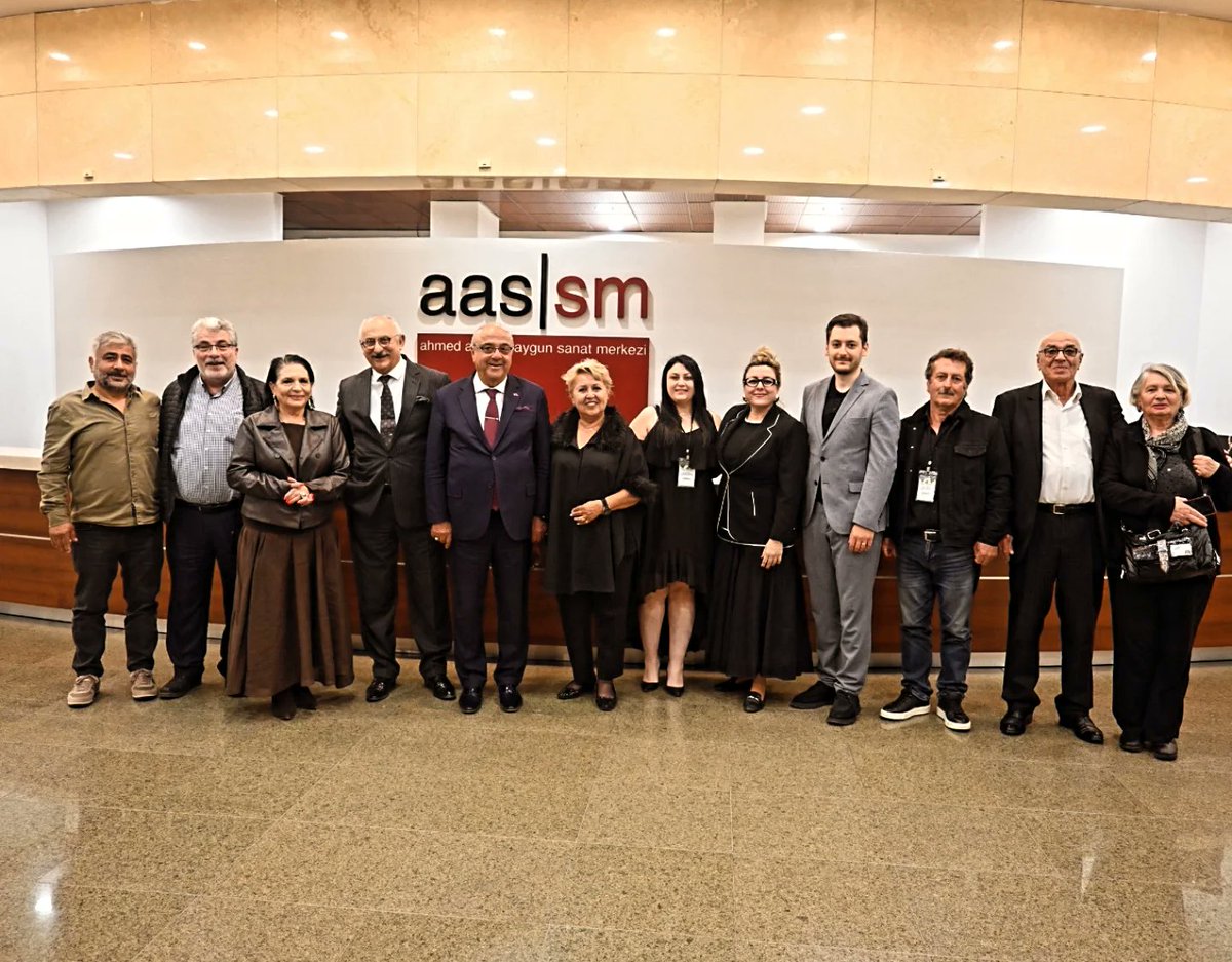 MurtezaogluH's tweet photo. Karadeniz Konfederasyonu ve TÜLOV iş birliğiyle düzenlenen “Ege’den Karadeniz’e Türküler” koro etkinliğini memnuniyetle takip ettim. Bu anlamlı organizasyonda emeği geçen  Prof. Dr. Nurettin Demir ve Nurşen Yılmaz olmak üzere tüm yönetim kurulu üyelerimize  gönülden teşekkürler. https://t.co/Er7xxj63kL