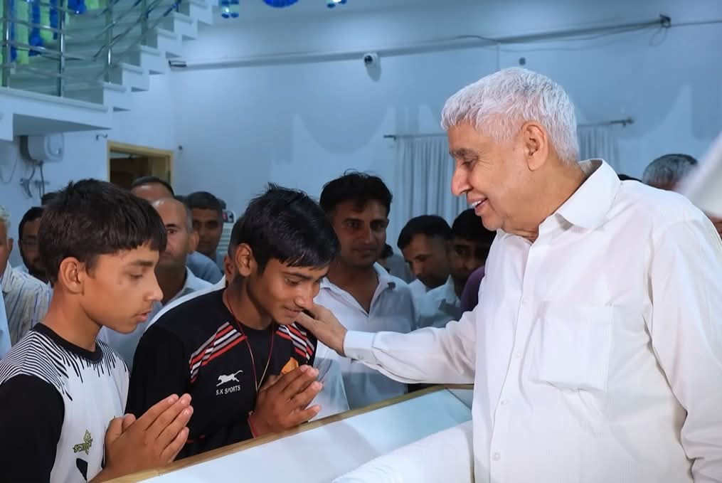 गाँव धनाना के छोटे-छोटे कबड्डी खिलाड़ी सतलोक आश्रम, श्री धनाना धाम, सोनीपत (हरियाणा) पहुंचे, जहाँ उन्होंने #SantRampalJiMaharaj से आशीर्वाद प्राप्त किया।

नन्हे खिलाड़ियों में उत्साह और भक्ति का सुंदर संगम देखने को मिला।

 #SatlokAshram #Sonipat #Kabaddi #YouthInspiration