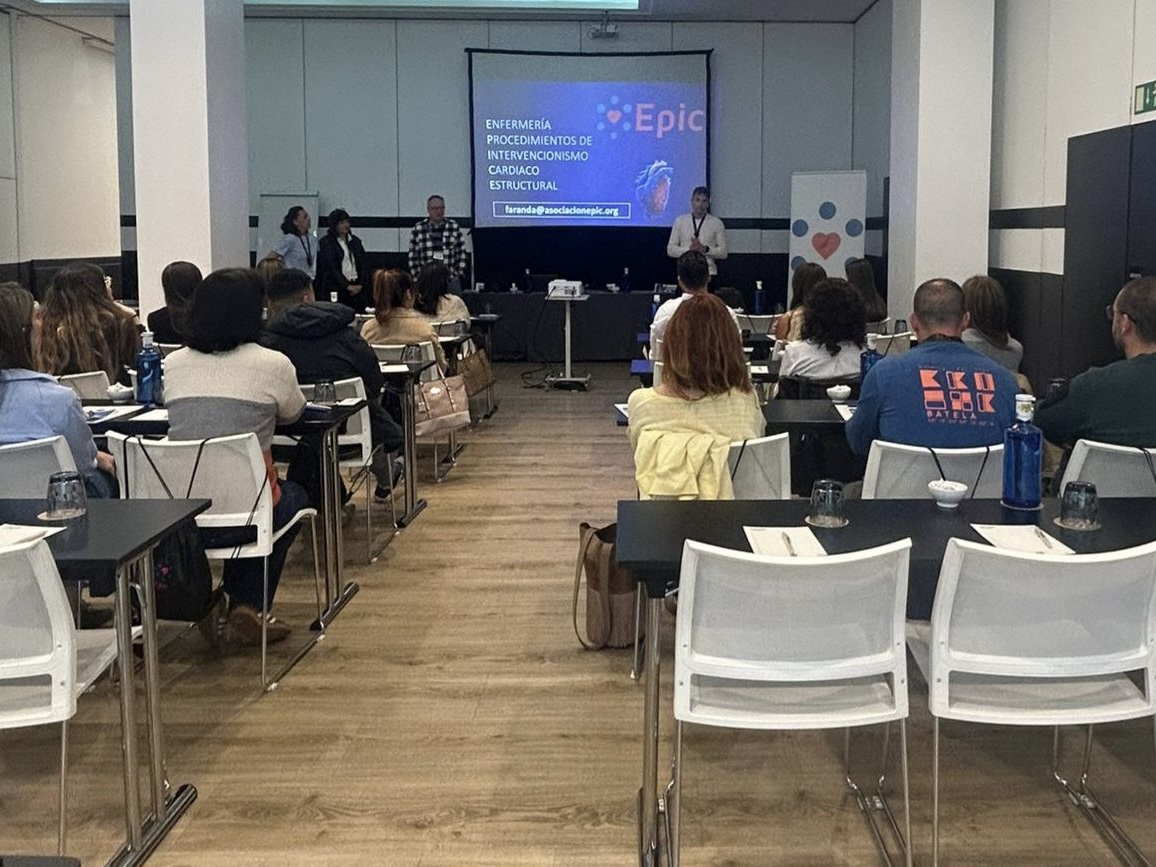 fundacionepic's tweet photo. Estos días estamos en Madrid con la III Edición EPICE – Curso de Enfermería en Procedimientos de Intervencionismo Cardiaco Estructural.

Una formación teórico-práctica dirigida a profesionales de enfermería, que se está celebrando del 5 al 7 de mayo en el Ilunion Suites Hotel.

Bajo la dirección de Fran García Aranda, son tres días centrados en compartir práctica y seguir actualizándose en intervencionismo cardiaco estructural.

#CardiologíaIntervencionista #Enfermería #FormaciónSanitaria #SaludCardiovascular