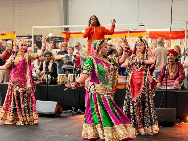 IndiaembFrance's tweet photo. La Foire de Tours, l’une des plus grandes foires de la région Centre-Val de Loire, a ouvert cette année avec l’Inde comme invitée d’honneur. La foire, inaugurée par le maire de Tours, M. Emmanuel Denis, en présence de la conseillère (Économie et Commerce) Mme Shalia Shah de l’Ambassade de l’Inde à Paris, propose un programme de dix jours comprenant des exposants, un village gastronomique, des animations en direct et, parmi ses temps forts, une mise en valeur du riche patrimoine culturel indien.

@MEAIndia @MinOfCultureGoI @PIB_India @mygovindia @IndianDiplomacy