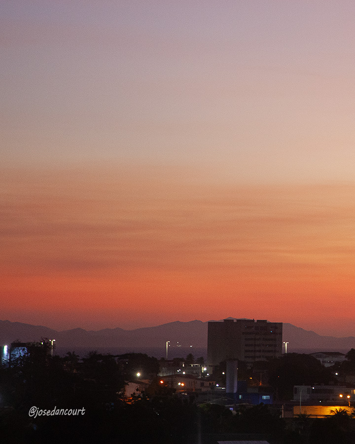 josedancourt's tweet image. Antes de la salida del sol, los colores se pasean por el horizonte durante la aurora.

#Sunrise #Sun #Color #Cumana #relax 

#CursoFotografiaTwitter
Gratuito
Autoestudio
Acceso en post fijado en mi perfil X