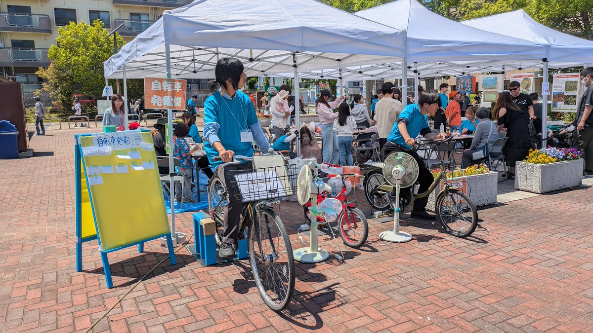 ku_ecomit's tweet photo. 本日ははびきの市民フェスティバルに参加しました!
　えこみっとは廃油を使ったキャンドル作り、自転車発電、ごみの計量を実施しました! https://t.co/M7UflpTz46