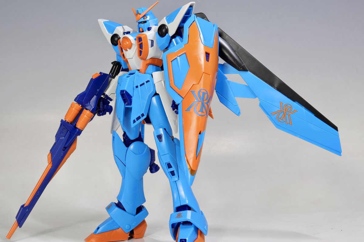 MG ウイングガンダムのKITHコラボVer.組んだ こういう奇抜な色のキット