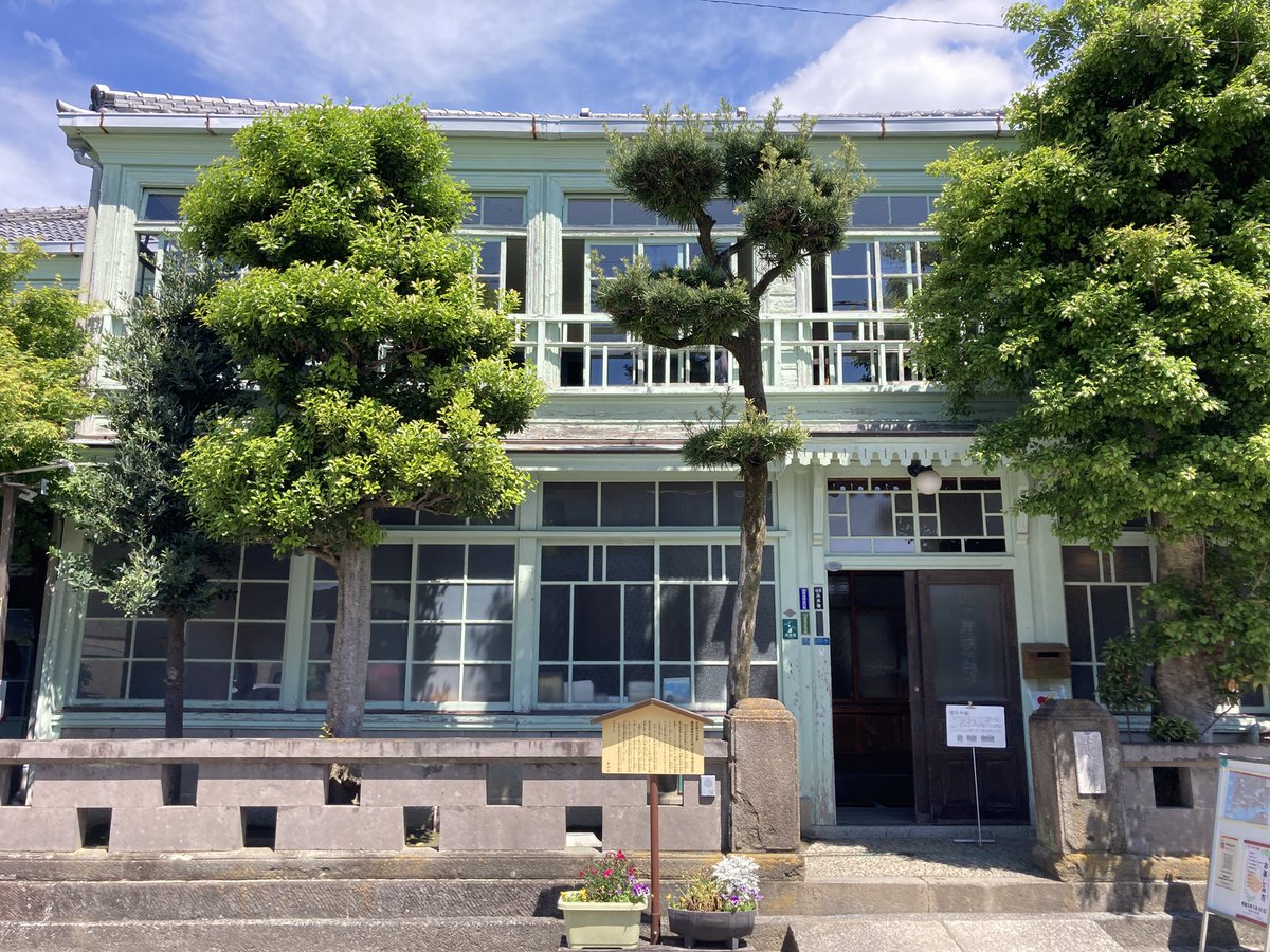 JeterNaoK's tweet photo. 外出許可が降りたので💦  昨日から静岡一人旅してます🚃

旧宿場町 蒲原宿に残る『旧五十嵐歯科医院(大正3年)』

去年のぶらり途中下車の旅📺で紹介されてて、ずっと行きたかったぁ〜です🎵

内外観いずれも、まるでNHK朝ドラの世界🎥 https://t.co/5uhue2Ip2v