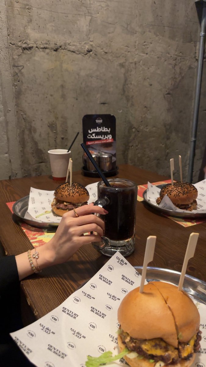 rnvampije's tweet photo. april was fun https://t.co/l5RSxFkQkM