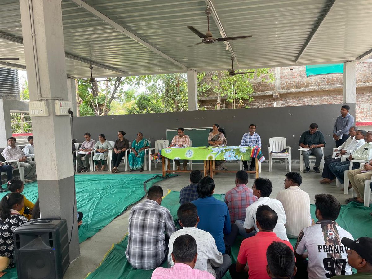 DdoNavsari's tweet photo. આજરોજ ચીકટીયા  તા.વાંસદા ખાતે લોકસંવાદ કાર્યક્રમ યોજી ગ્રામજનોના પ્રશ્નોના નિરાકરણ માટે સંબધિત વિભાગને સૂચનો કર્યા. તેમજ ગ્રામ પંચાયત કચેરી, આંગણવાડી કેન્દ્રની મુલાકાત લઈ કામગીરીની સમીક્ષા કરી જરૂરી સૂચનો કર્યા. https://t.co/0TqRCpPp40