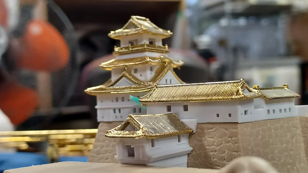 kit_anica_model's tweet photo. ゴールデンウィークも終盤ですが、皆さんいかがお過ごしでしょうか

模型班では、ゴールデンウィークという名にふさわしい「ゴールド高知城」を作成中です

城プラモでは、通常盤に比べゴールド版は何故か安いので、皆さんも是非()

(by 高い橋の男(九工大))
 #GWはゴールド城コレクション https://t.co/94zlQpS8aP