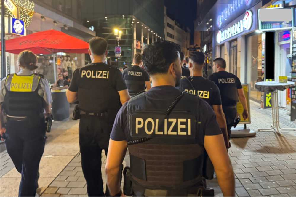 wagn36507's tweet image. 👉🇩🇪 WARNUNG für unsere Zukunft ‼️

Vielen Bürgern ist ihre Stadt fremd geworden. Kriminalität, Verwahrlosung und ein massiver Migrationsanteil prägen das Bild – ein Gefühl wie in einem muslimischen Drittland.

Bald überall in Deutschland⁉️

#Deutschland #Migration