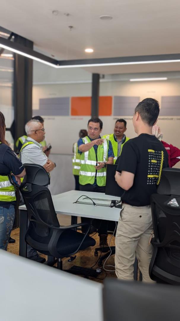 CILTSelangor's tweet image. Visited OMEGA 1 by ALP, Bukit Raja with a little over a dozen of CILTM Selangor Section members. 

Warehousing is evolving into infrastructure-as-a-service—automation + ecosystem scale.

Thanks Bryan &amp;amp; Shahril for the hospitality 

#Logistics #SupplyChain #Malaysia @myfaizhakim
