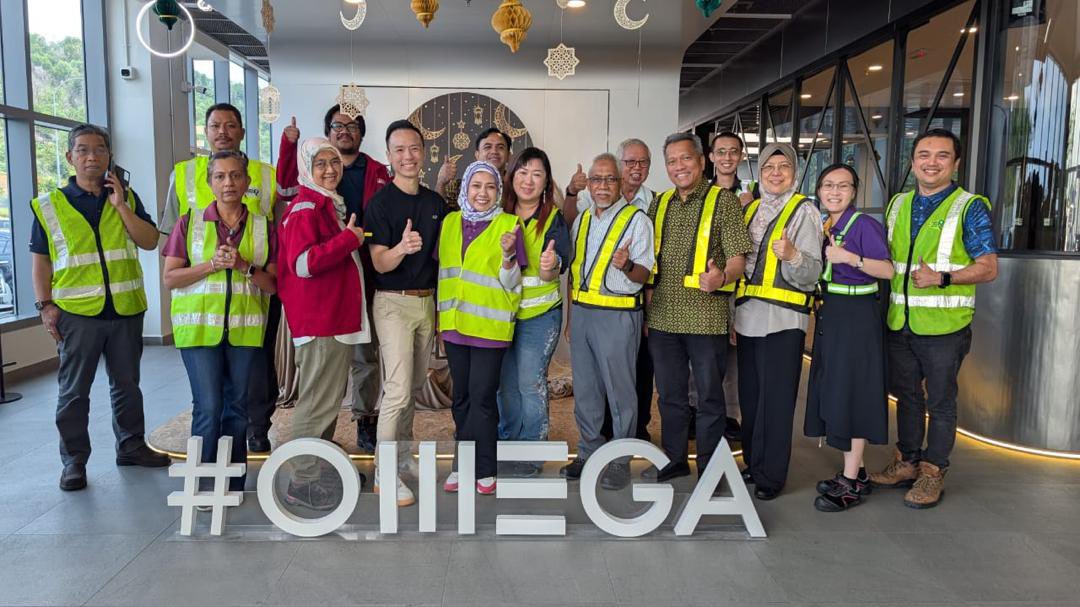 CILTSelangor's tweet image. Visited OMEGA 1 by ALP, Bukit Raja with a little over a dozen of CILTM Selangor Section members. 

Warehousing is evolving into infrastructure-as-a-service—automation + ecosystem scale.

Thanks Bryan &amp;amp; Shahril for the hospitality 

#Logistics #SupplyChain #Malaysia @myfaizhakim