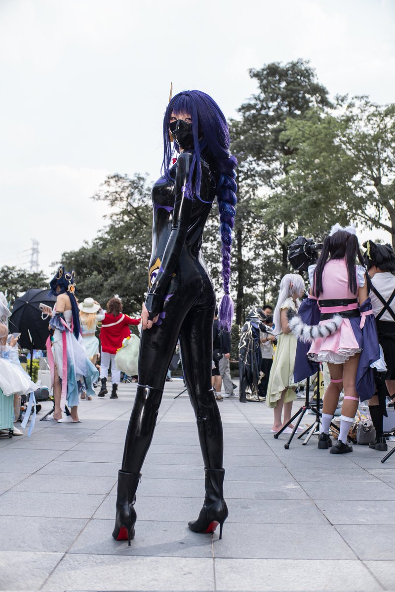 qiyanakasi95311's tweet photo. 雷電将軍 AIバトルスーツ
coser：@XIAOXIONG028
#latex #雷電将軍 #戦闘員 https://t.co/Yea3q8NOIf