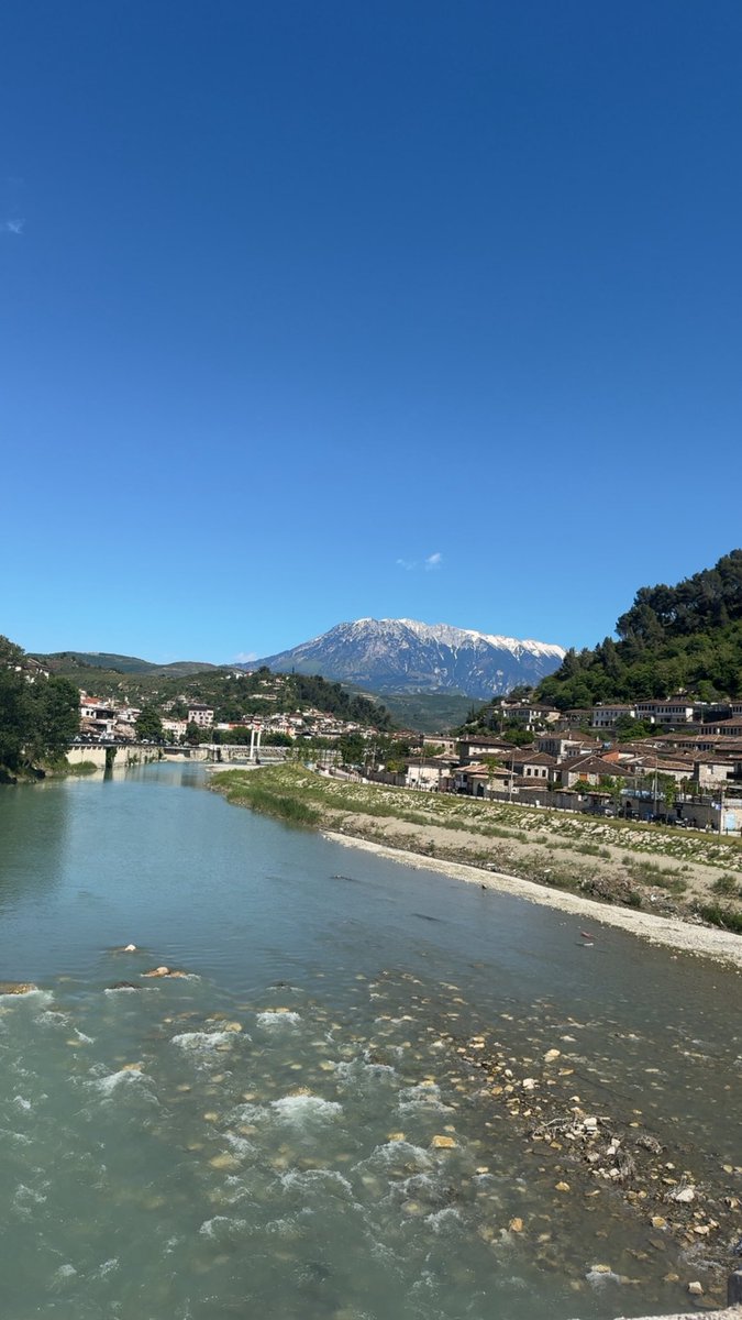 utdgaj's tweet photo. Albania 🇦🇱🔥 https://t.co/dsbLIOmUpH