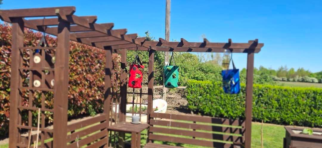 askhamvillage's tweet image. Last week, our residents enjoyed time outdoors in the Court garden ☀️

With new plants in place and time spent relaxing in the sunshine, it was a great way to make the most of the warmer weather.

#Wellbeing #OutdoorActivities #HealthAndSocialCare