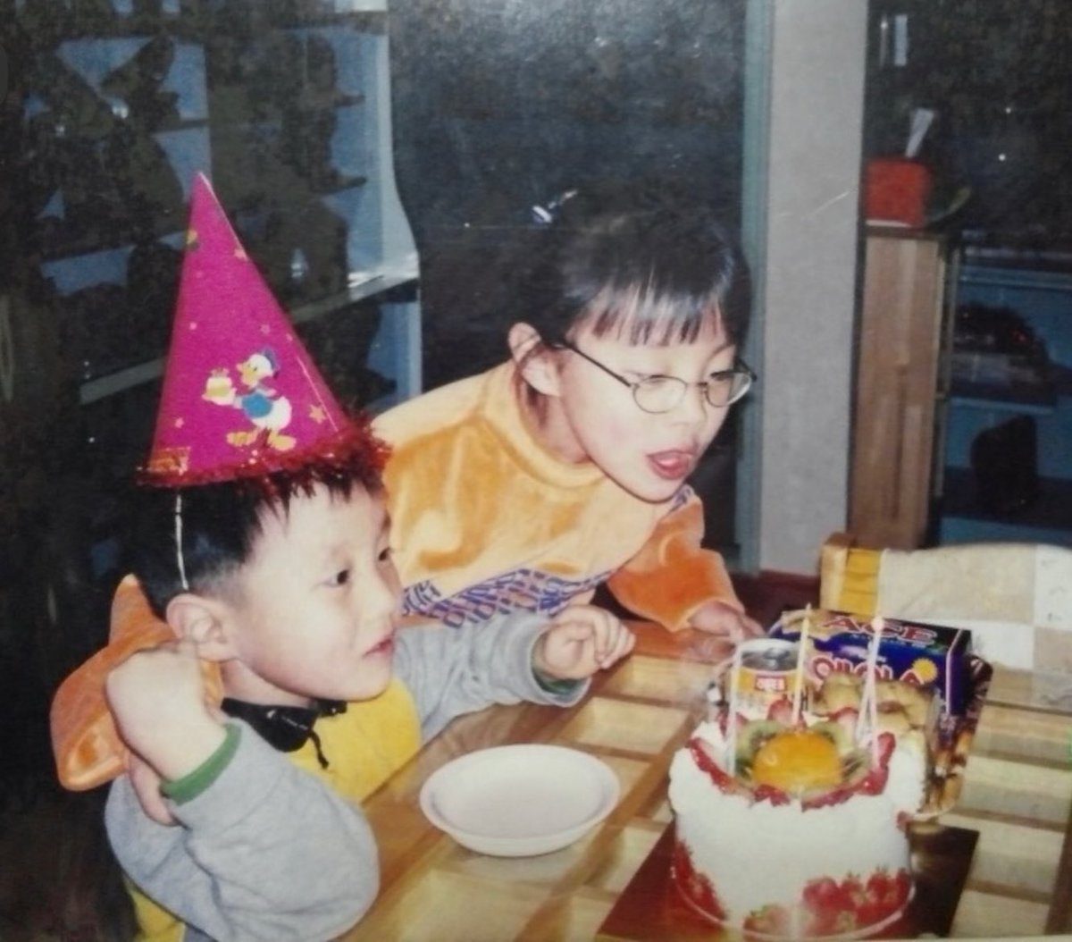 미지우 언냐가 인스타로 어린이날 기념 호비랑 쪼꼬미시절 사진 올라옴 !!! 귀엽다🥹💜

“5등신과 3등신, 그 시절 너름 귀여웠던 우리 ㅋ...👧🏻👦🏻”