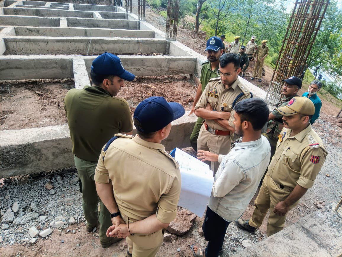 timepresslive's tweet image. SSP Reasi Mukund Tibrewal conducts two-day visit to Mahore sub-division, reviews security arrangements, operational preparedness &amp;amp; inspects police posts, camps &amp;amp; stations.
#Reasi #JammuKashmir #Police #SecurityReview