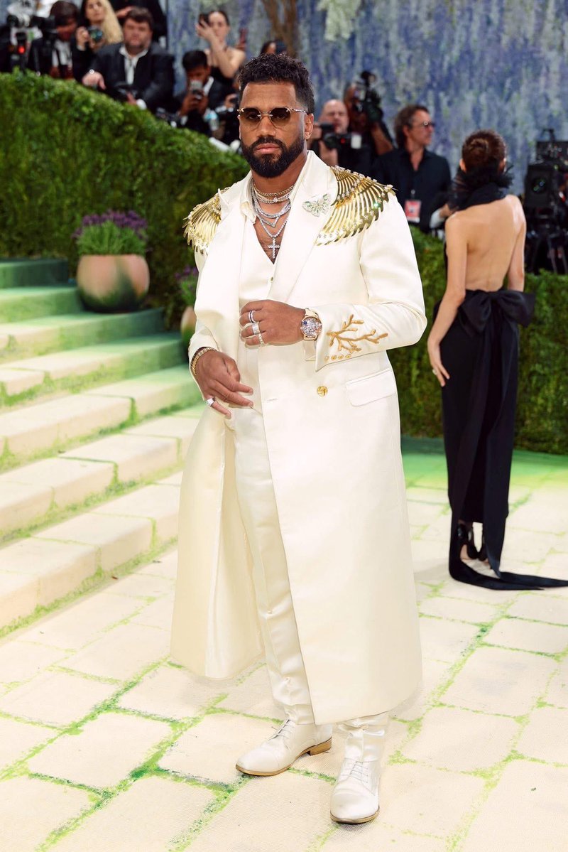 The_WineUp's tweet image. ✨📸 RED CARPET 📸 ✨
Ciara and Russell Wilson SPOTTED on the RED CARPET at the 2026 MET GALA

#thewineup #metgala #redcarpet #fashion #ciara #russellwilson @ciara @DangeRussWilson