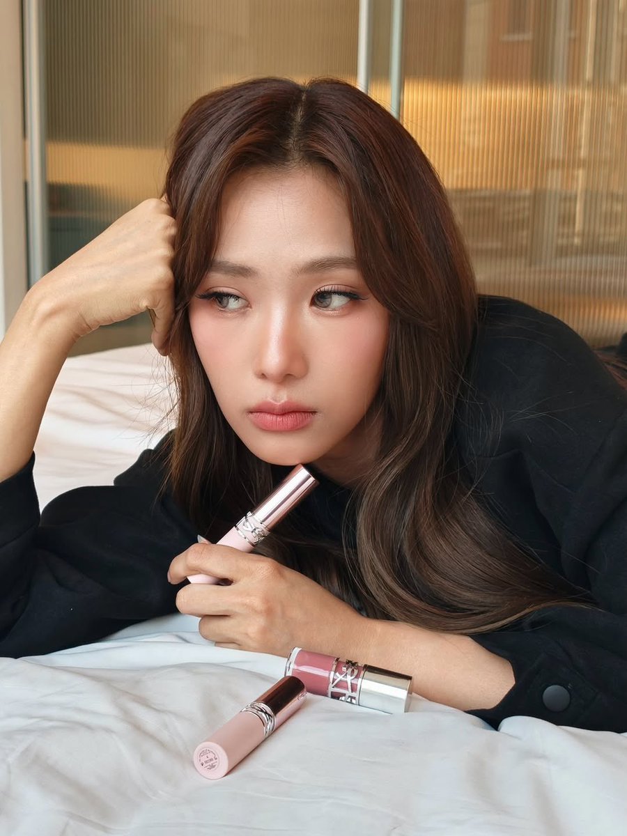 how is she real oh my god

#filmracha 
#YSLBEAUTYTH