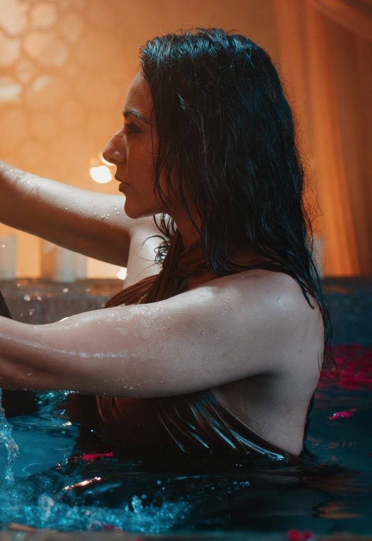 Serving heat 

#RakulPreetSingh