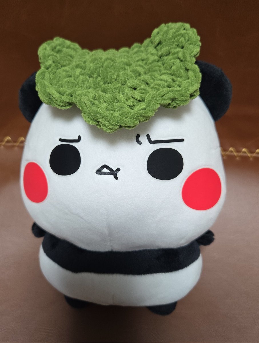 ay_0xff's tweet photo. 戦利品その2！
パンダさん工房さんでパンダさんグッズを！
最初コースターとマグネットだけだったんですが、アボカドのパンダさんTシャツ可愛すぎて追加で買いに行きました…！

ちなみにうちのパンダさんはお留守番でした。柏餅の仮装が不服だったので、ってことで…また里帰り行こうね… https://t.co/oBufeFxFVH