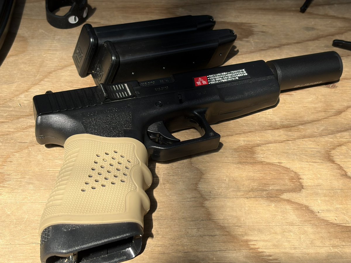 いろんなエアコキハンドガンを試したけど結局クマザワスプリングと宮川ゴムパッキン入れたG17がイチバン戦えるな〜✨️

今日はコイツで薄い人たくさんヒットらえたから満足👍

夜はグッスリスヤスヤヨコモレナシですな！

[▓▓]ε`,)ｽ-ﾋﾟ-