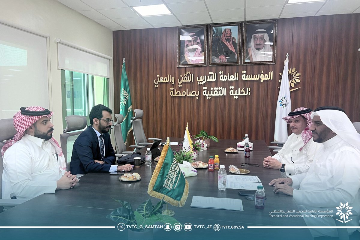tvtc_g_samtah's tweet photo. 📸| تغطية

جانب من زيارة فريق التدقيق الخارجي بـ #التدريب_التقني_بجازان لمتابعة أعمال منهجية الجودة بالكلية خلال الفصل التدريبي الثاني لعام 1447هـ. 

#التدريب_التقني https://t.co/N96eplapun