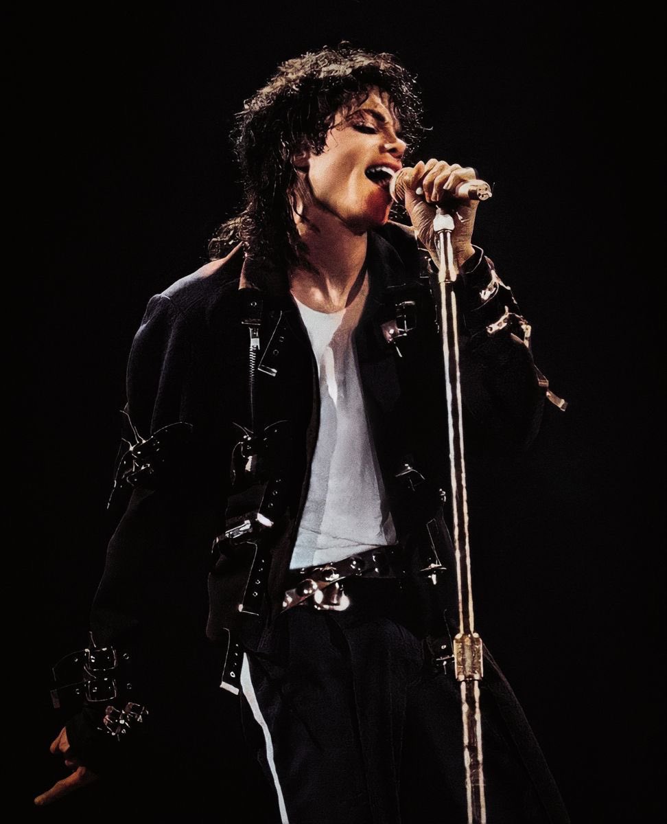 chewmocca's tweet photo. When I was 10, I imagined I would be Michael Jackson's wife in another life. In my mind, he was so handsome, kind-hearted, soft spoken. Some of my friends mocked me cause I said MJ was more handsome than Lee Min Ho at the time. Well, I love Korean stuff too, but just look at him! https://t.co/pR0hPP5pMA