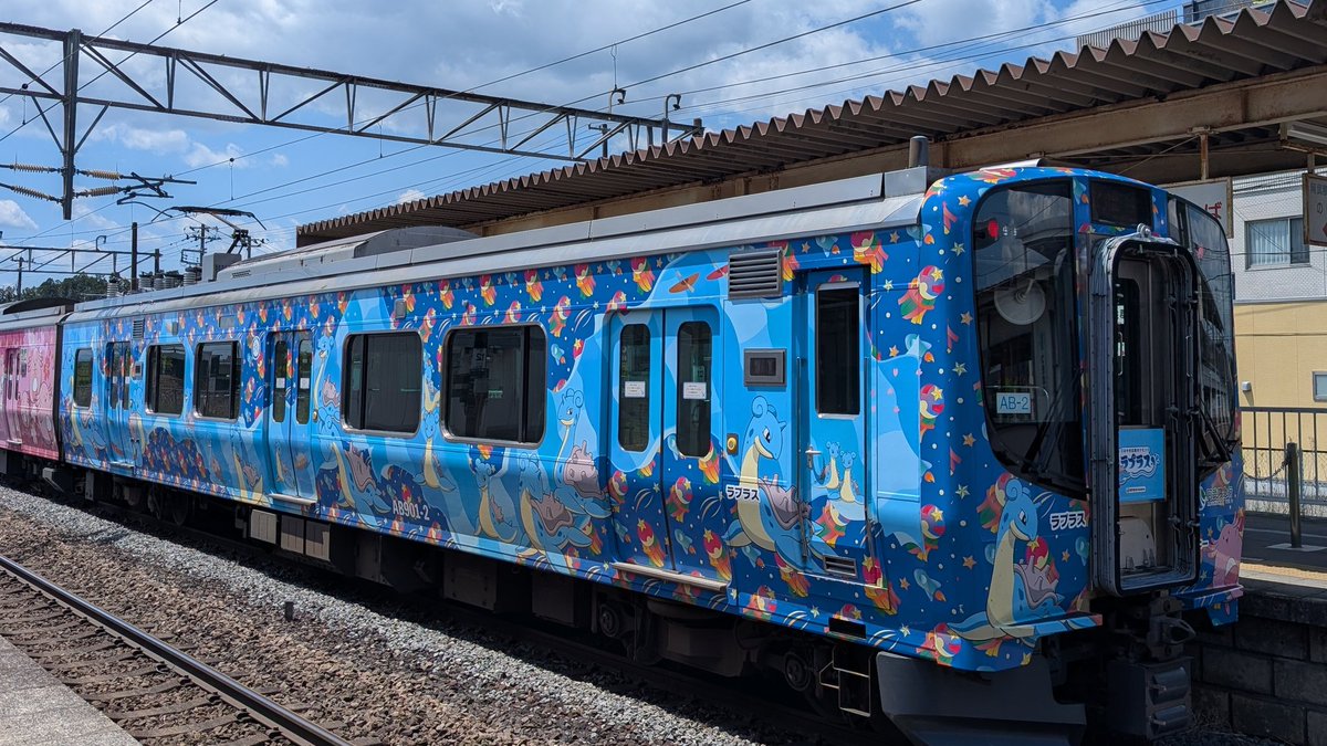 wa61na's tweet photo. 今日初めて阿武隈急行線乗ったら、ラプラスとラッキーの電車だった。めっちゃ可愛い。 https://t.co/0yPbTnWUQ0